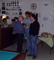 Günter Molder, Torsten Rubebrt und Roald Porstmann bei der Analyse